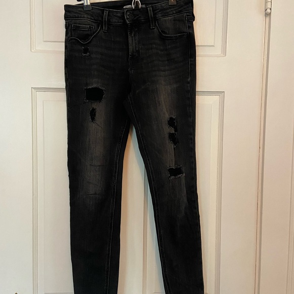 Old Navy distressed skinny jeans. Black size 4 - Picture 2 of 6